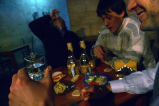 Putin promuje trzeźwość. Mimo to rosyjski miliarder zbił fortunę na tanim alkoholu