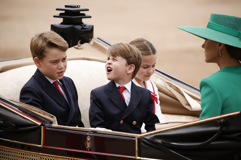 Książę George, książę Louis, księżniczka Charlotte na paradzie podczas Trooping the Colour