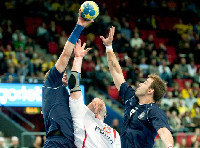 Bartosz Jurecki walczy o piłkę