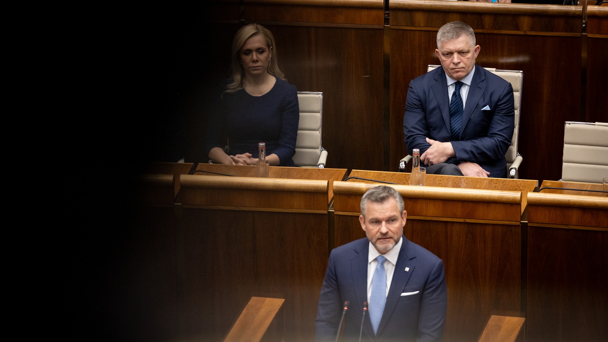 Premiér Robert Fico počas vystúpenia prezidenta Petra Pellegriniho v parlamente