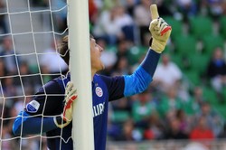 Dramat Przemysława Tytonia. Polak uderzył twarzą w słupek. WIDEO