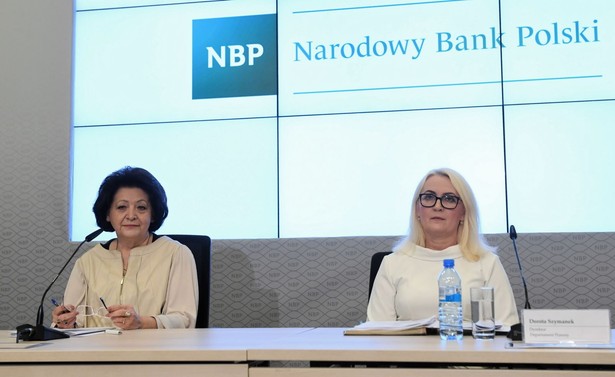 Zarobki w NBP. Ile zarabiają prezes i dyrektorzy? Przedstawiciele Banku ujawniają na konferencji