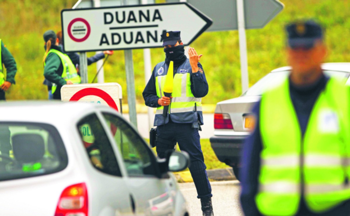 W przypadku nagłych zdarzeń, jak np. atak terrorystyczny, każde państwo strefy Schengen może samodzielnie przywrócić kontrolę na swojej granicy na okres do 10 dni