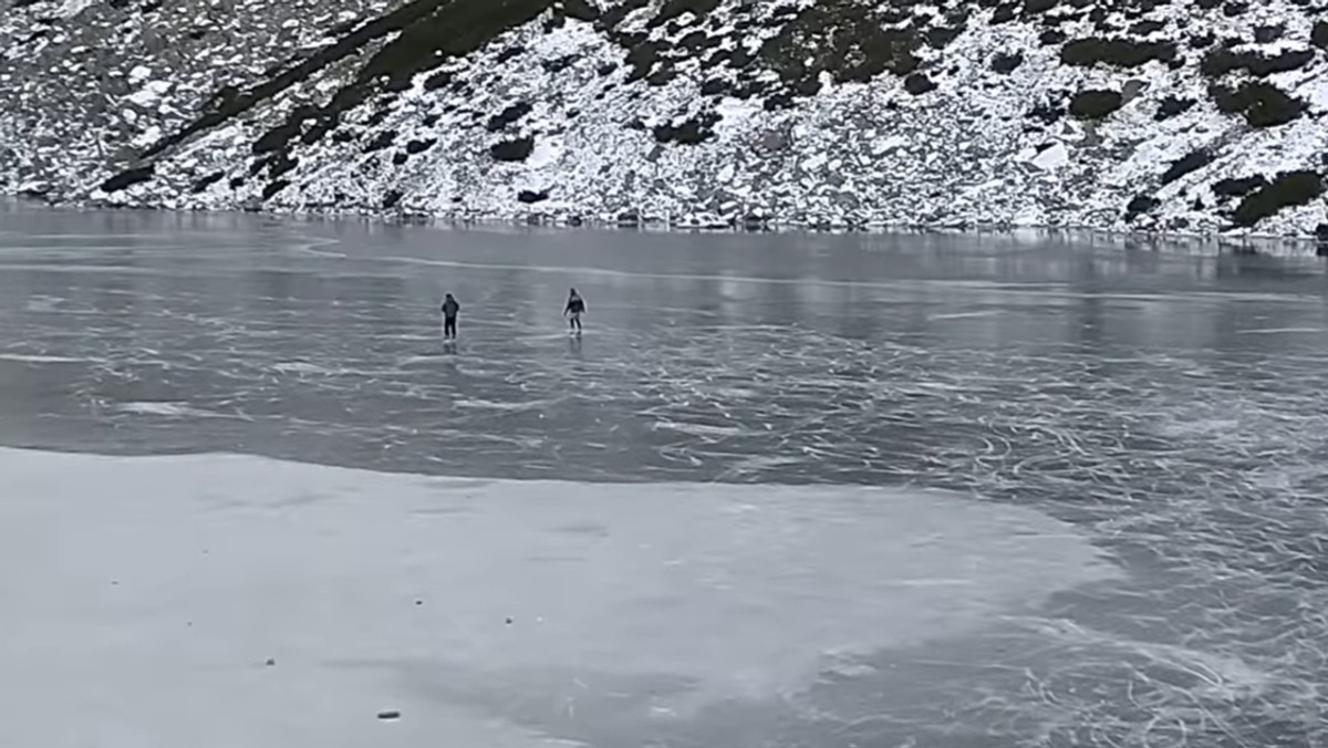 Tatry: dwie osoby jeździły na łyżwach po Czarnym Stawie Gąsienicowym