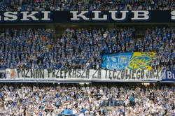 Kibole obrażali prezydenta miasta, bo szedł w Marszu Równości. "Poznań przeprasza za tęczowego Jacka"