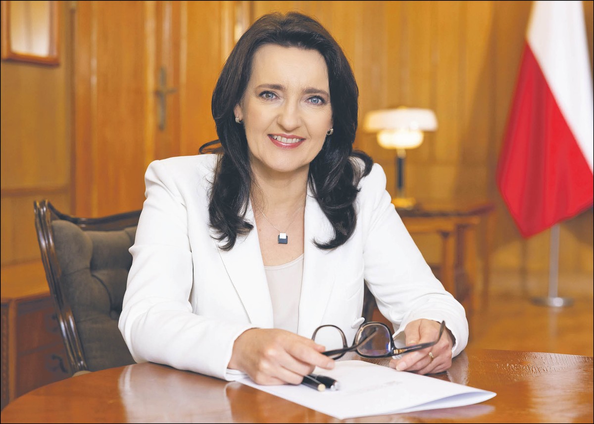Marzena Okła-Drewnowicz, sekretarz stanu w Kancelarii Prezesa Rady Ministrów, minister ds. polityki senioralnej