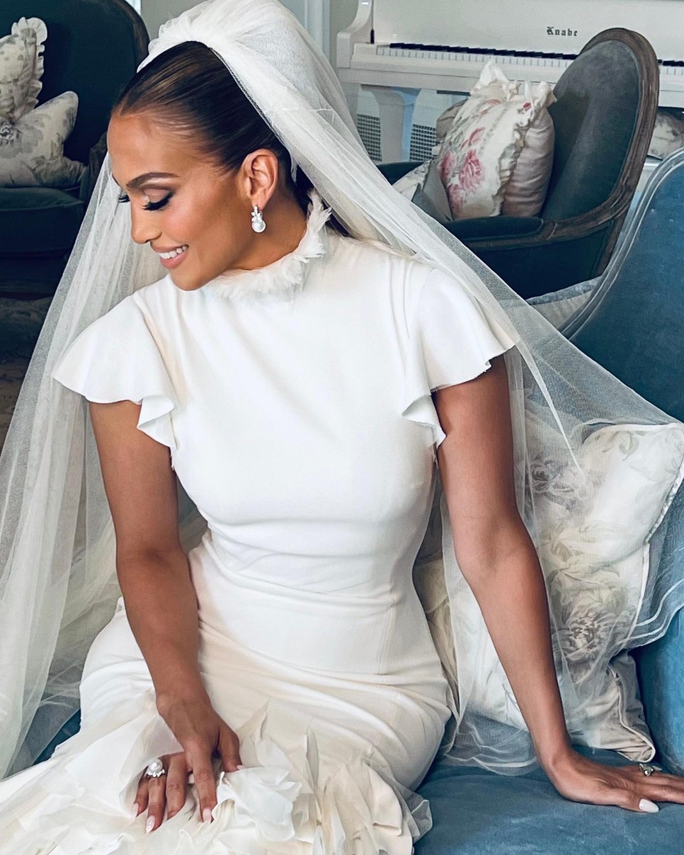 Jennifer Lopez három lélegzetelállító Ralph Lauren ruhát viselt az esküvőjén - KÉPEK