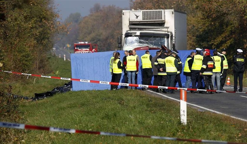 Masakra na drodze. Wypadek busa na E707