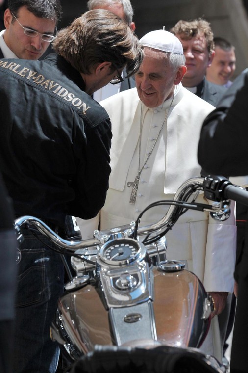 Papież Franciszek dostał dwa motocykle Harley-Davidson