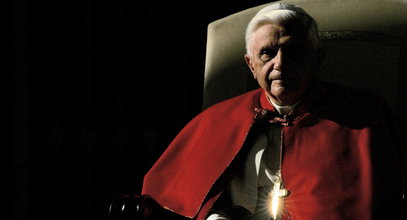 Benedykt XVI zabronił publikacji tej książki za swojego życia. Napisał w niej o klubach homoseksualnych w seminariach