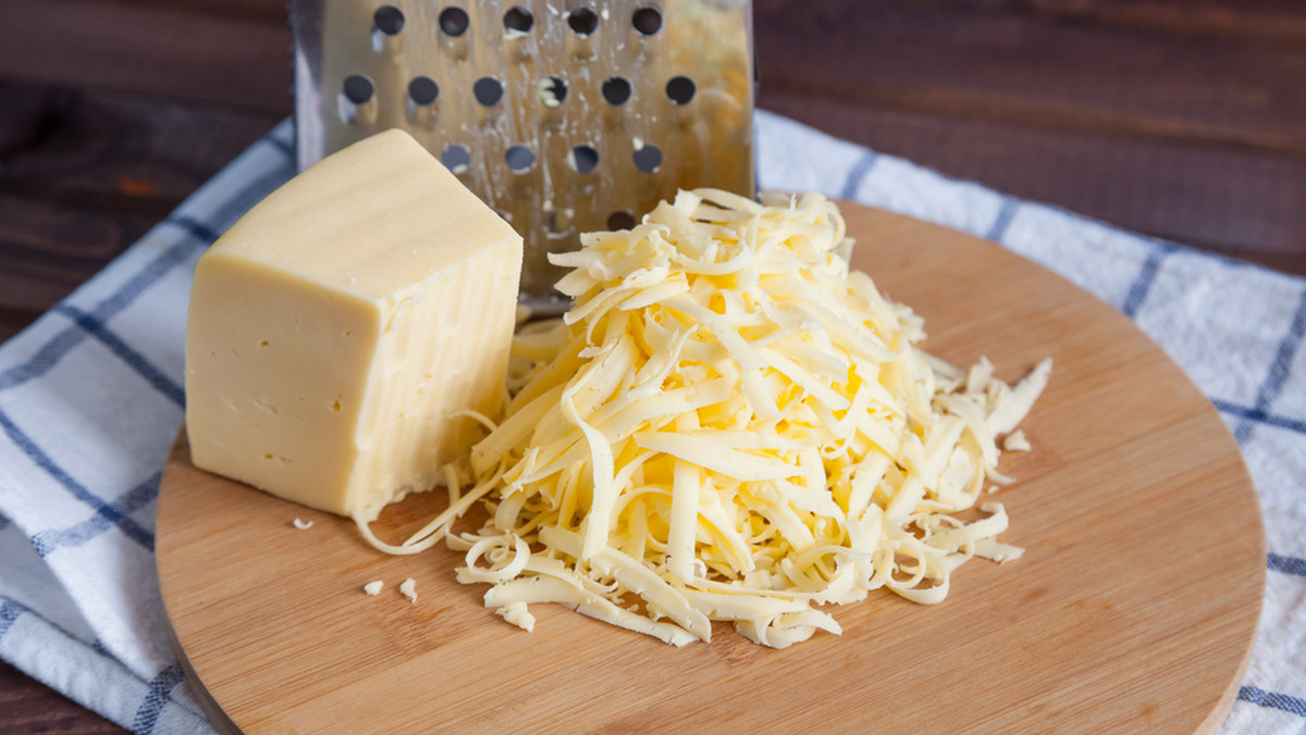 Jak ścierać ser żółty? Porady