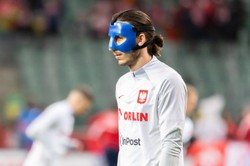 Koszmar Kamila Grabary. W ciągu sześciu minut trzy razy wyjmował piłkę z siatki