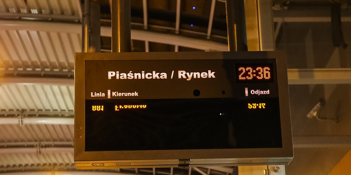 Tablice nie pokazują nocnych linii autobusów