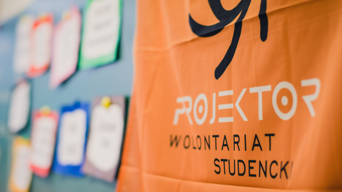 800 studentów-wolontariuszy z całej Polski przygotowało w tym roku projekty edukacyjne w ramach Programu "PROJEKTOR – wolontariat studencki" realizowanego przez Fundację Rozwoju Wolontariatu.