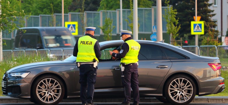 Akcja Znicz. Ponad 5 tysięcy policjantów będzie kontrolować prędkość pojazdów i trzeźwość kierowców