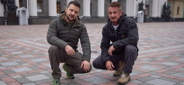 Sean Penn w Kijowie, zostawił tam statuetkę Oscara. "A kiedy wygracie..." [WIDEO]