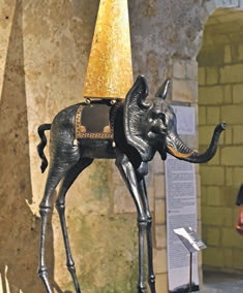 Svemirski slon, 1980, bronza, visina 94 cm