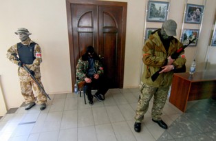 Biden na Ukrainie: 58 mln dolarów na ratowanie gospodarki. W Doniecku walczą o flagę