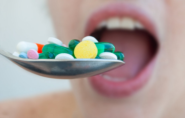 GIS przypomina, że "jedzenie to nie leczenie" i zaleca, aby pamiętać, że suplementów nie można mylić z lekami