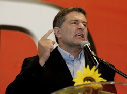 Frasyniuk orderu Kaczyńskiemu nie odda