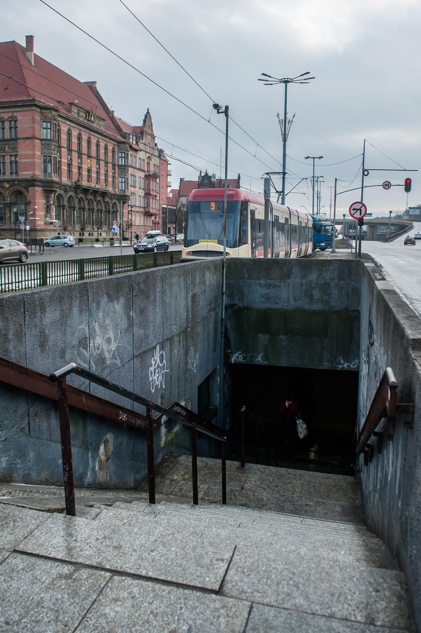 Tunel przy budynku LOT w Gdańsku