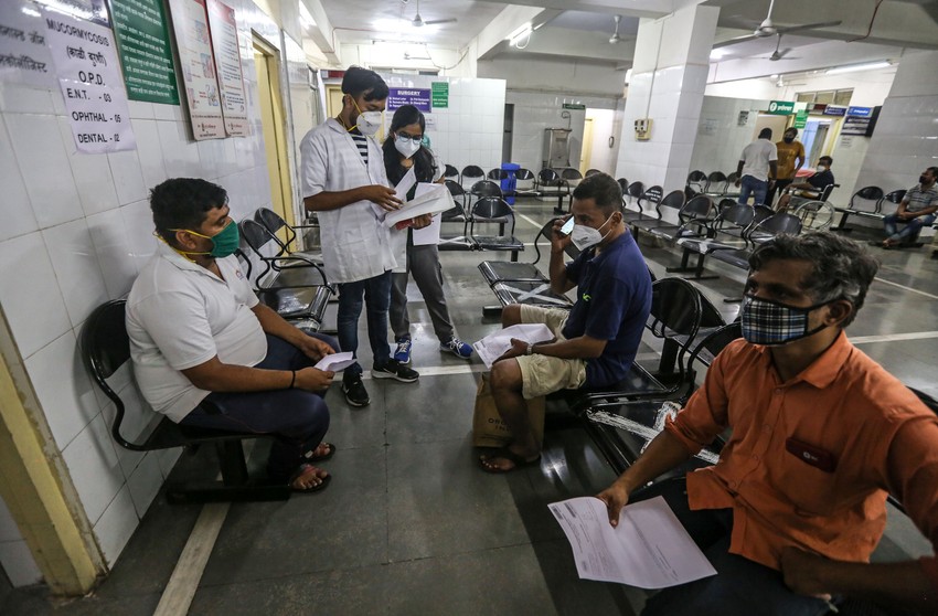 Čekanje na pregled u bolnici u Mumbaju