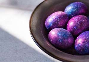 Farbanje jaja u vinu: Starinska tehnika za najlepšu ljubičastu boju sa svetlucavim efektom