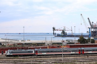 Chiny z niebezpiecznie wysokimi udziałami w europejskich portach? Polacy przejmą włoski port w Taranto