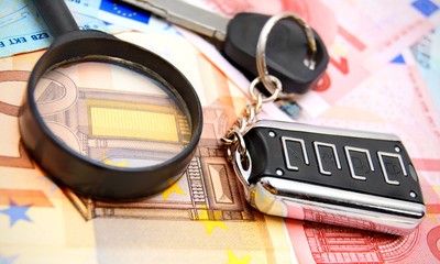 Co różni kredyt samochodowy od leasingu?