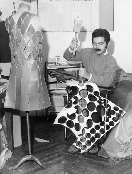 Paco Rabanne w swojej pracowni w 1966 r.