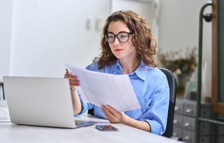Nowy dzień wolny od pracy? Ci pracownicy korzystają z wolnego już w tym roku. Mają też inne dodatkowe uprawnienia