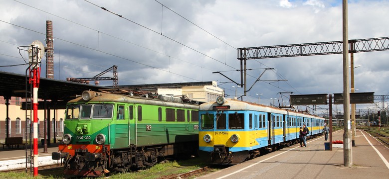 Pociąg się spóźnił? Kolej odda pieniądze i zaprosi na obiad