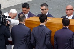 Pogrzeb Benedykta XVI. W uroczystościach brało udział kilkadziesiąt tysięcy osób [RELACJA NA ŻYWO]