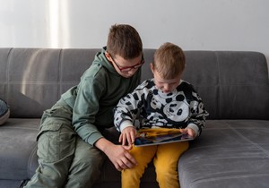 Dva dečaka - ilustracija