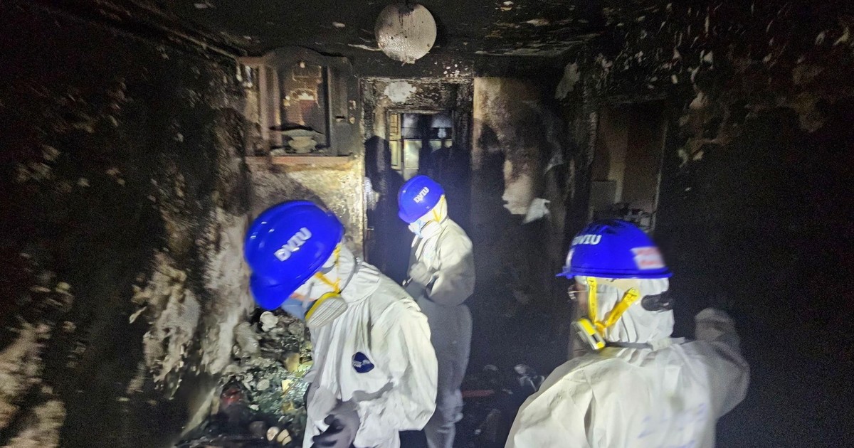 Dachy pełne ofiar. Policja pokazuje, co zostało z wieżowców w Hongkongu