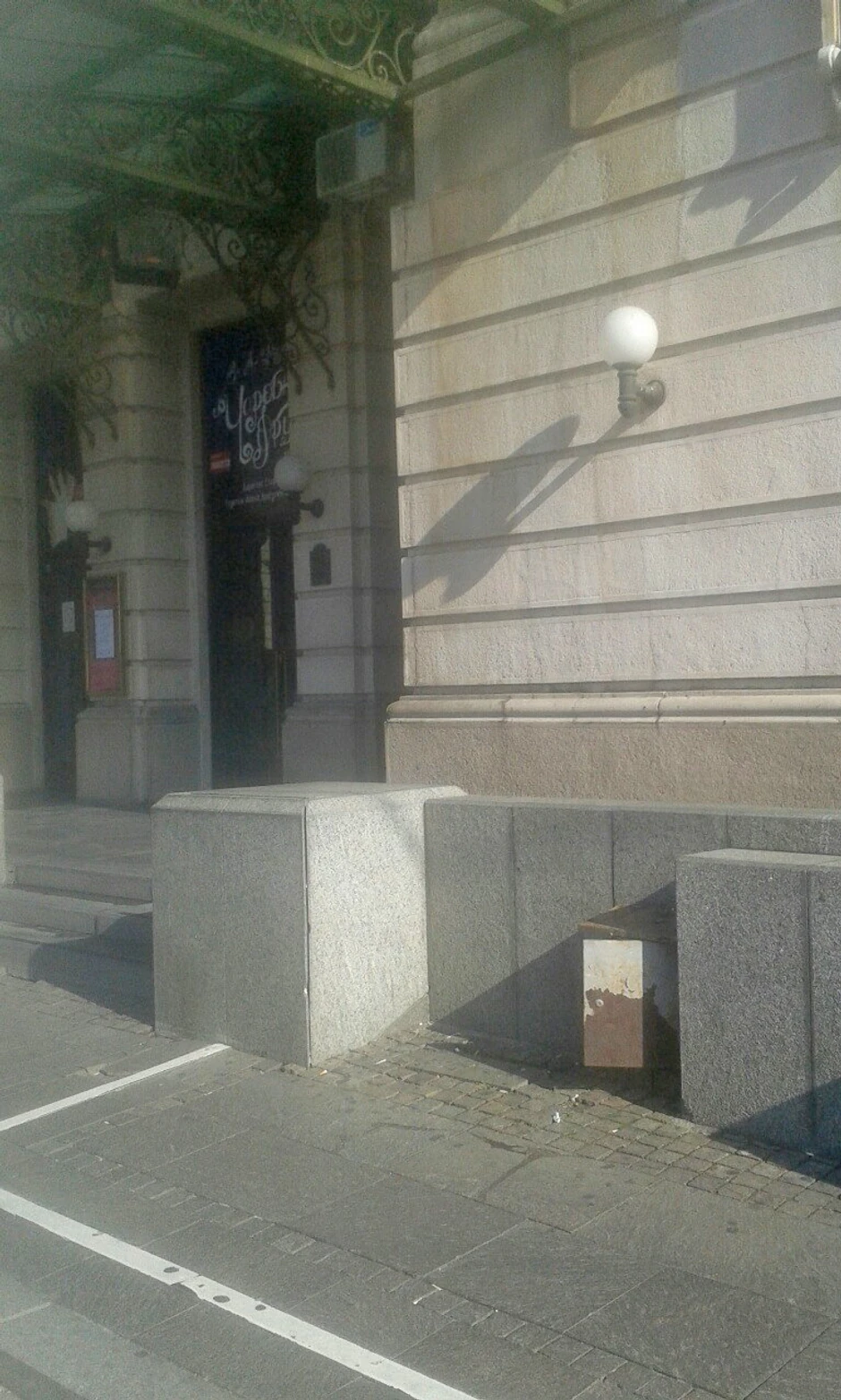 Kutija sa instalacijama kod Narodng pozorišta