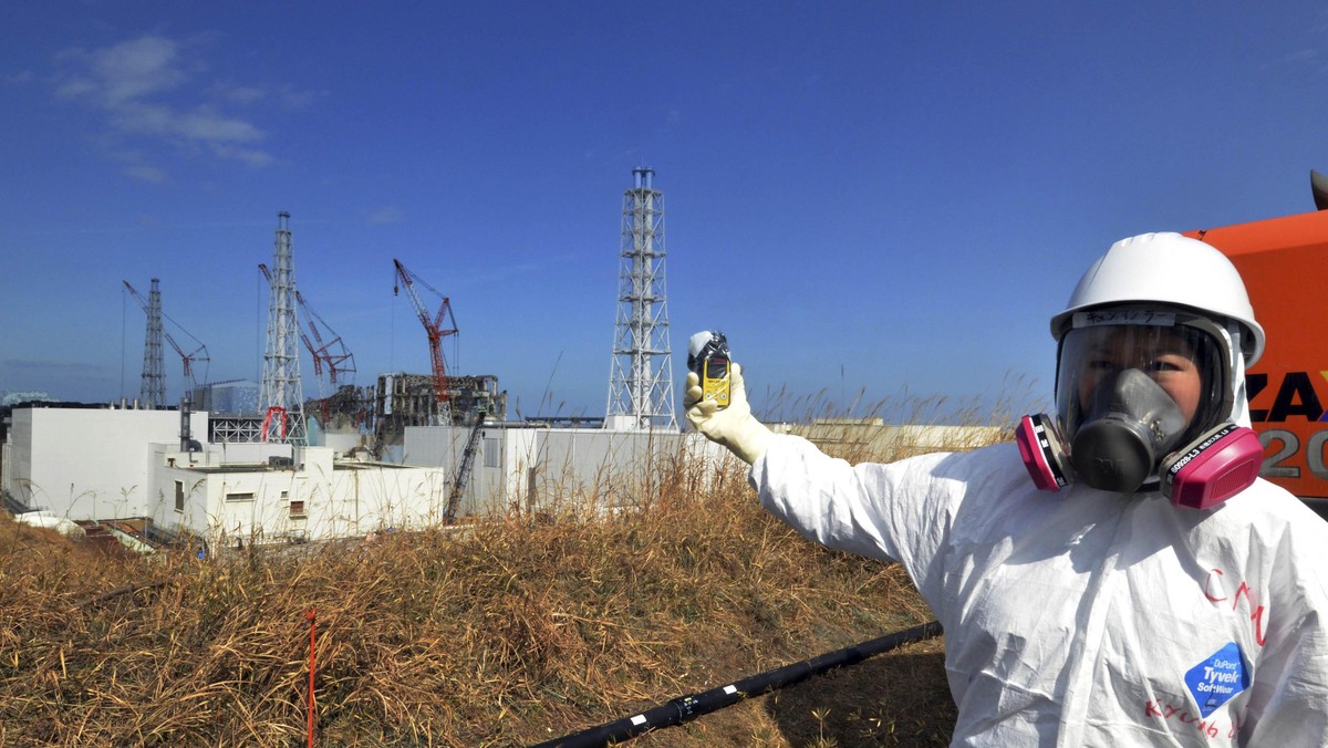 Byliśmy świadkami, jak w rok po awarii w elektrowni atomowej Fukushima-1 japońska rodzina na krótko odwiedza swój dom.