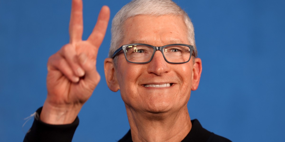 CEO Apple'a Tim Cook ma powody do zadowolenia. Firma jest najcenniejszą spółką w historii.