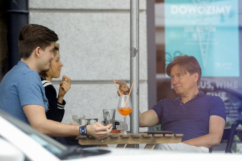 Mariusz Treliński z kobietą i synem na obiedzie