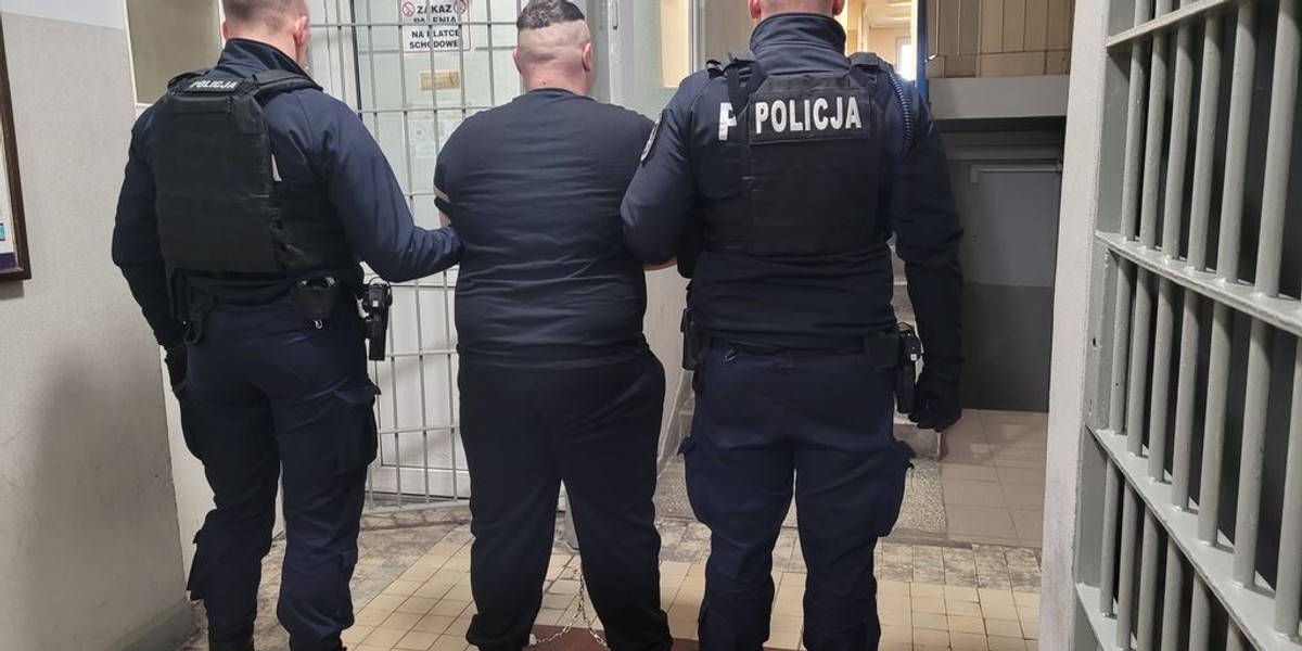 Policja zatrzymała podejrzanego mężczyznę.