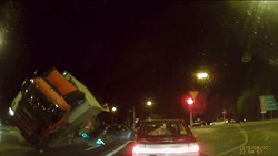 Koszmarny wypadek w Lublinie. Ciężarówka masakruje auta. Wideo świadka