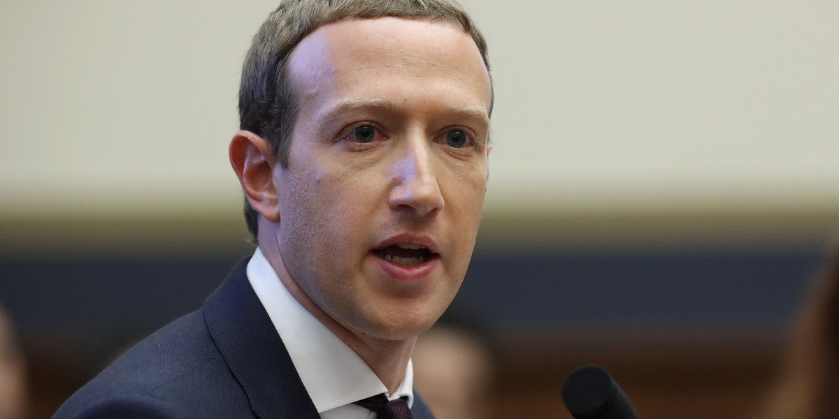 UE wzięła się za ostatni wyciek danych z Facebooka, który dotyczy ponad 500 mln kont. Na zdjęciu CEO firmy Mark Zuckerberg.