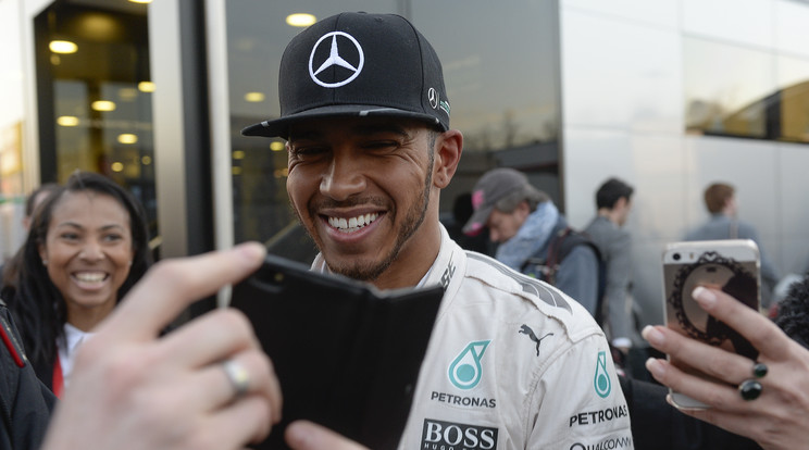 Lewis Hamilton nem örül, hogy a pilóták véleményét nem kérik ki /Fotó: AFP