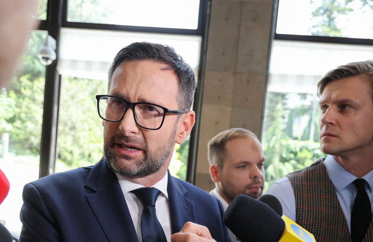 Wybrany na europosła Daniel Obajtek podczas uroczystości wręczenia nowo wybranym posłom do Parlamentu Europejskiego zaświadczeń o wyborze