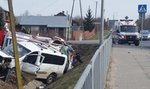 Bus zderzył się z karetką. Samochody wylądowały w rowie