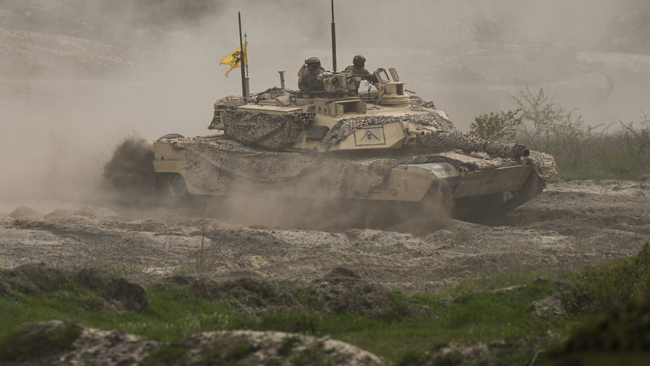 Amerykański czołg Abrams podczas szkolenia wojskowego na poligonie w Nowej Dębie, 6 maja 2023 r.