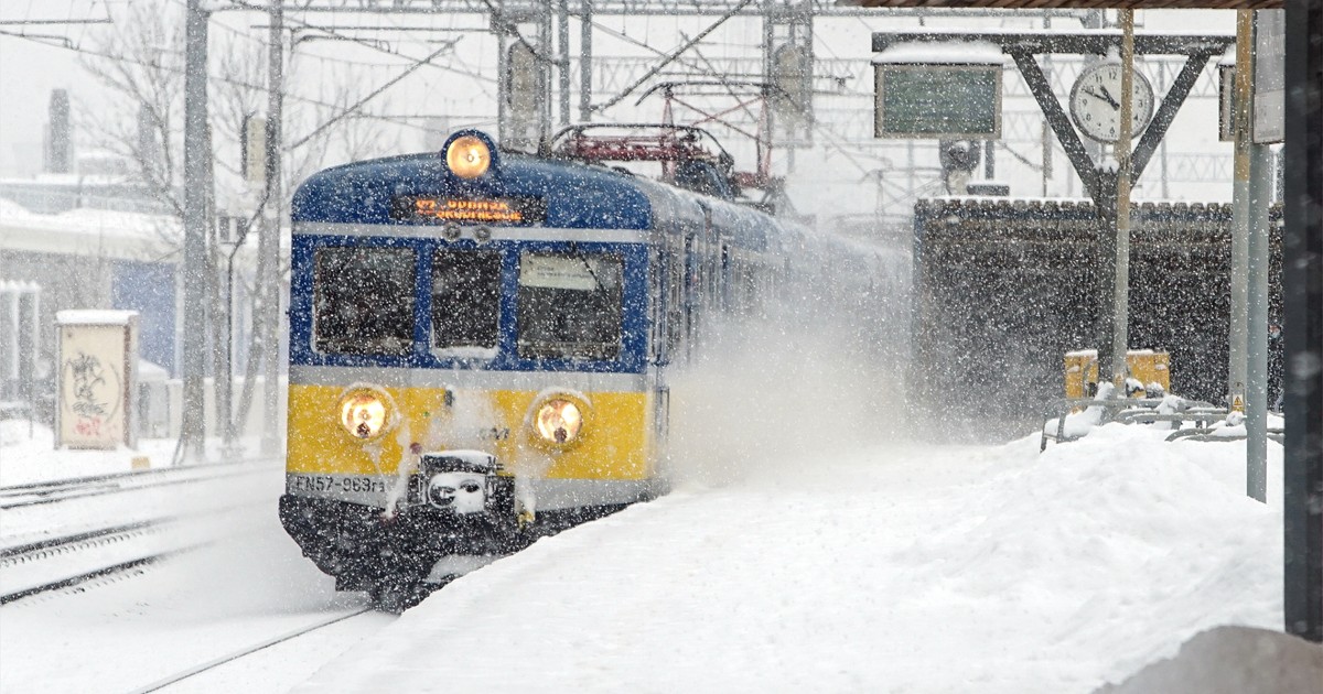 Śmiertelny wypadek na peronie kolejowym. Ogromne utrudnienia dla pasażerów na południu Polski