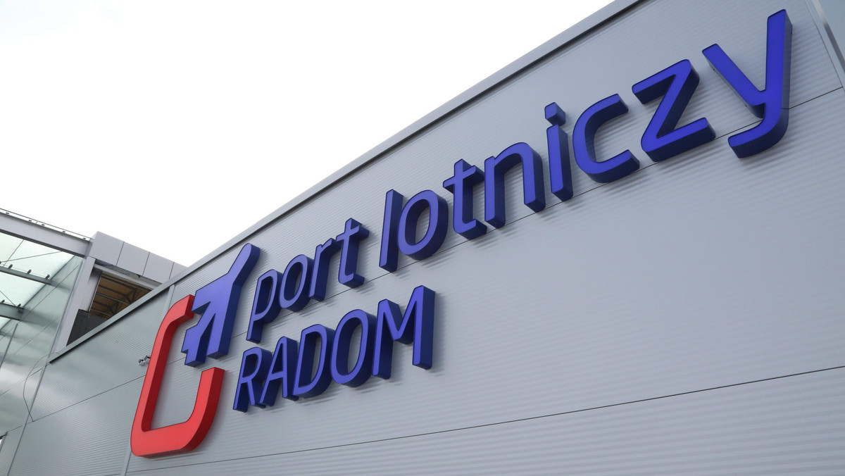 Lotnisko w Radomiu jest od czwartku czternastym portem lotniczym w Polsce i może przyjmować cywilne samoloty – poinformował rzecznik spółki Port Lotniczy Radom Kajetan Orzeł. Port ten może przyjmować takie maszyny jak Boeing 737 czy Airbus A320.