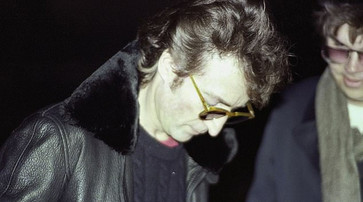 John Lennont 1980. december 8-án lőtte le Mark David Chapman (jobbra), miután aláírást kért tőle egy lemezre, a férfit letartóztatták és azóta is börtönbüntetését tölti / Fotó: Northfoto