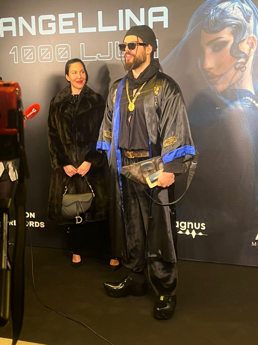 Adam Adaktar na Angelininoj promociji